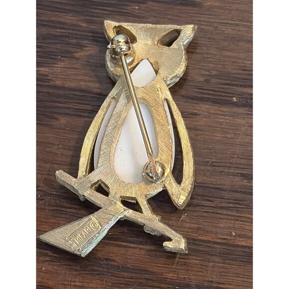 Vintage Crown Trifari Gold Tone White Cabochon Owl Brooch 1.75" Decorative Pin - Picture 2 of 4